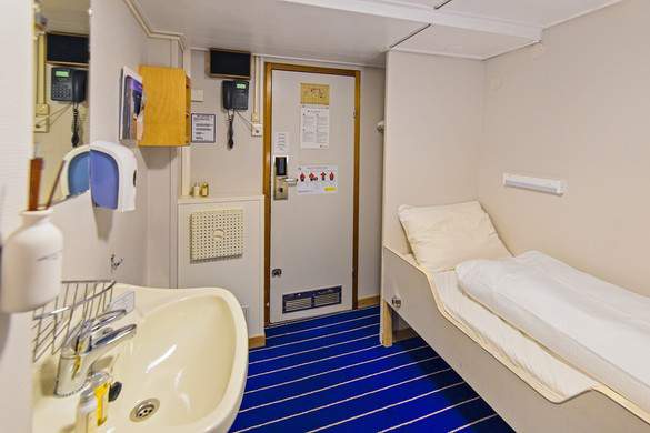 Hurtigruten MS Lofoten Polar Inside Single 2.jpg